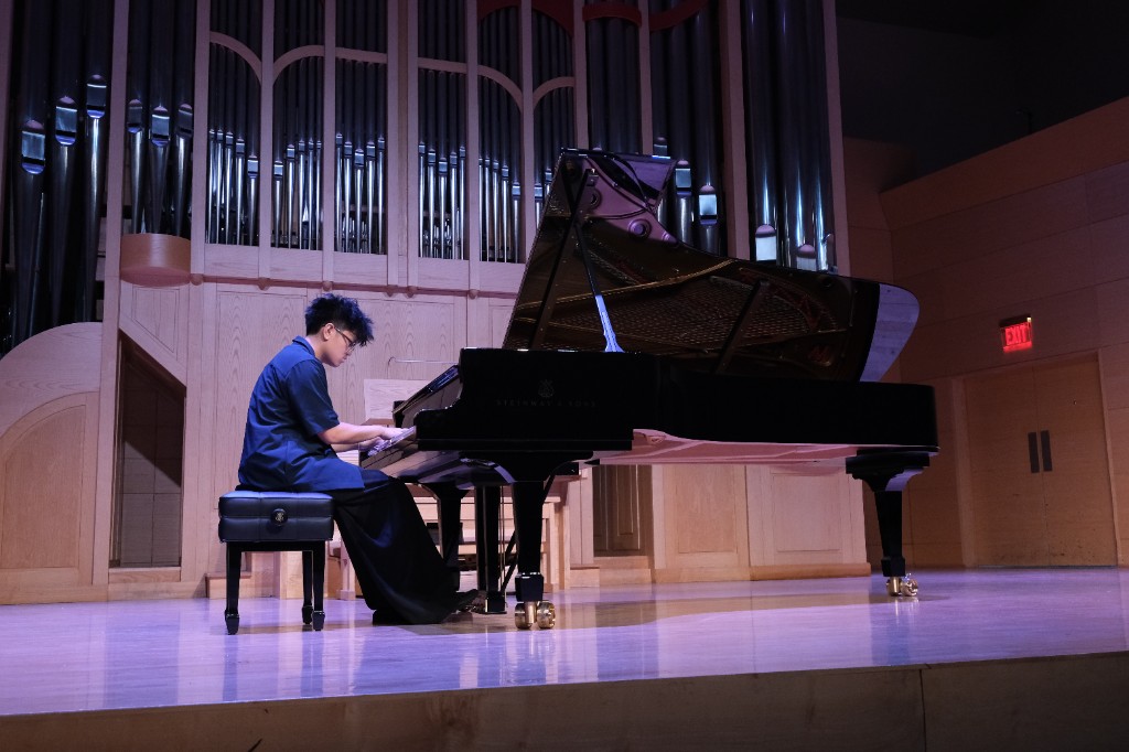 Artem Alexanian performing on a Steinway grand piano